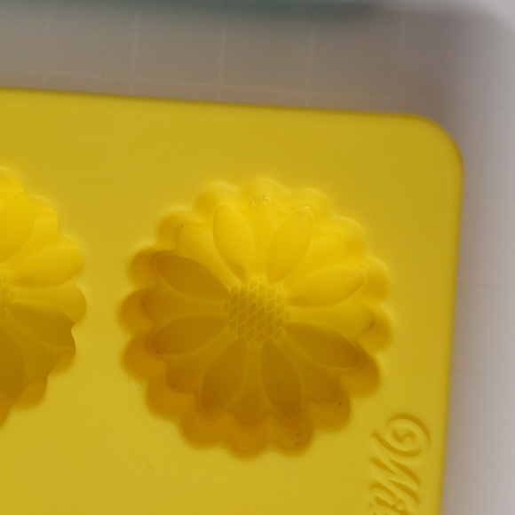 Set of 2 Silicone Molds - Picture 2 of 3